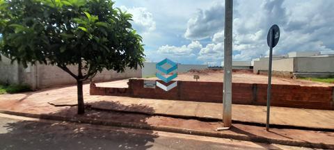 Terreno à venda em Cianorte, Residencial Bourbon, com 242.46 m²